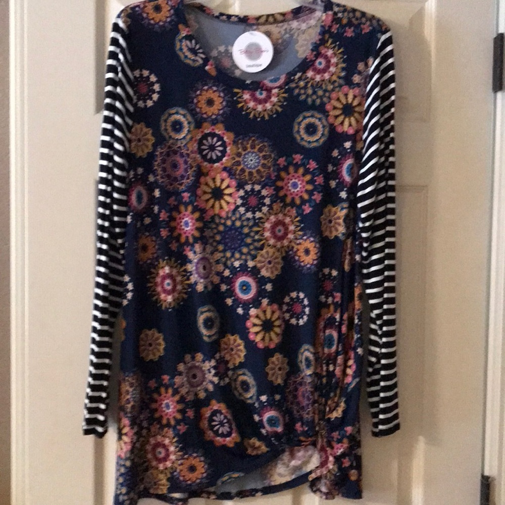 NWT. Women’s tunic top